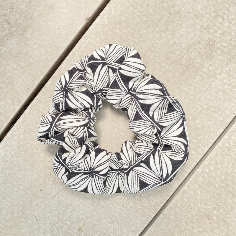 Graphic Print Scrunchie