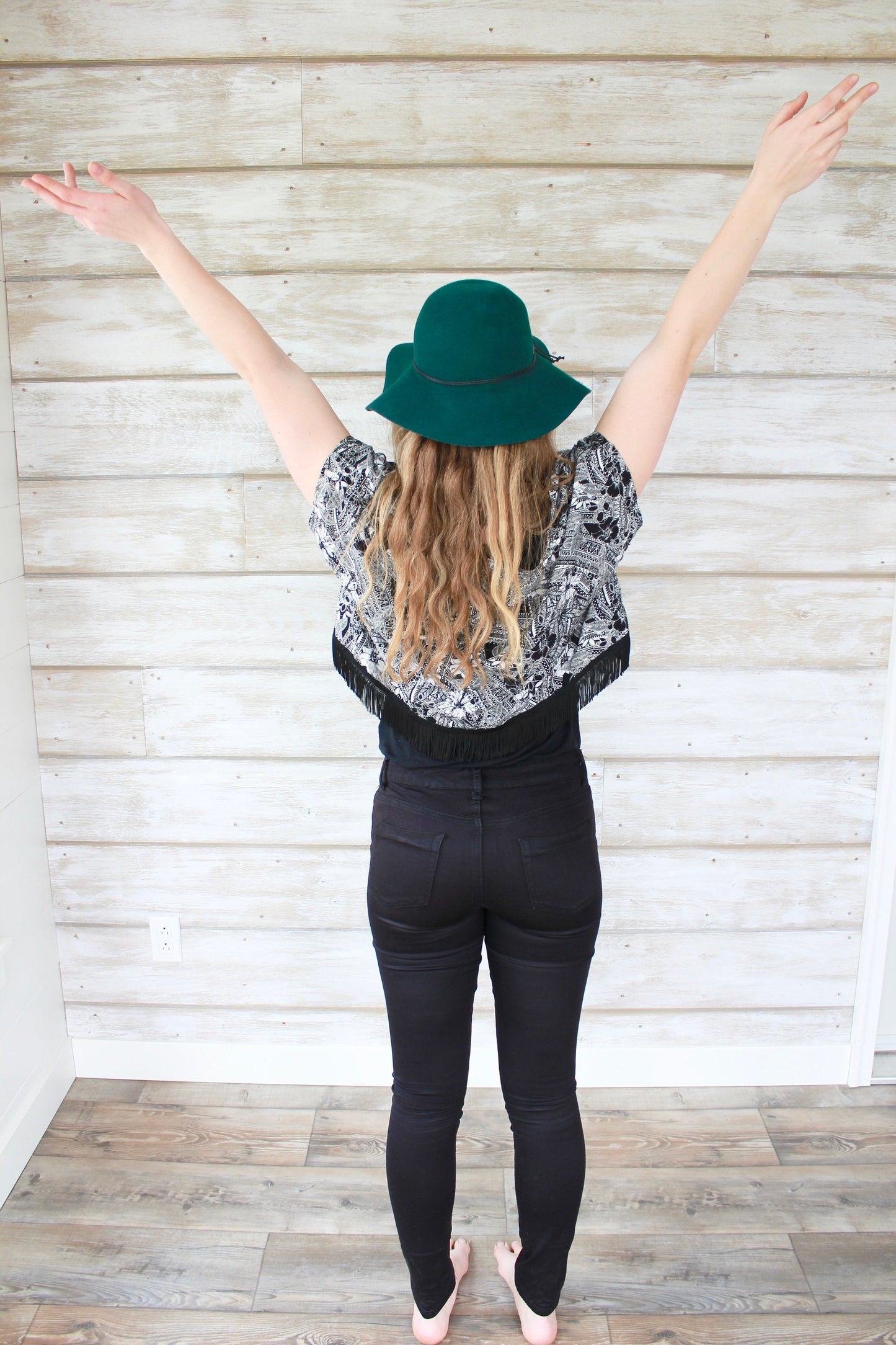 XS-MED Cropped Fringe Kimono - Black Paisley